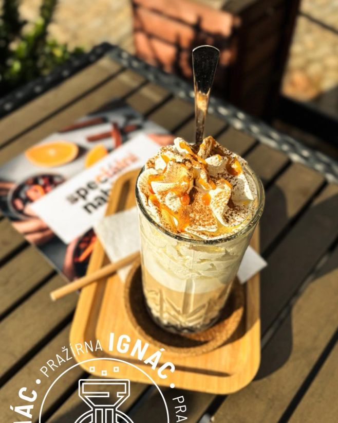 Podzim je v plném proudu a s ním i vůně skořice, dýně a hřejivé kávy! 🍂☕🎃 Vyzkoušejte naše dýňové latté – jednoduché,...