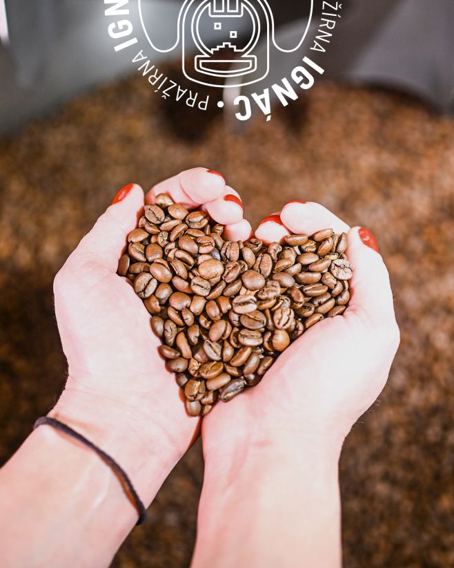 Dnes je Den laskavosti – ideální připomínka, že i malé věci dokážou potěšit. ☕ Udělejte si svůj oblíbený šálek kávy a...