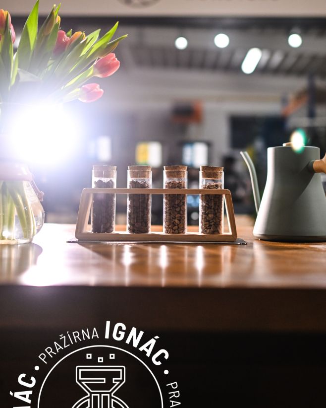 Jak se rychle vyznat ve stupních pražení? My pro vás máme jednoduchý tahák! 🔥 🔥 Světlé pražení – zrna jsou světle hnědá a...