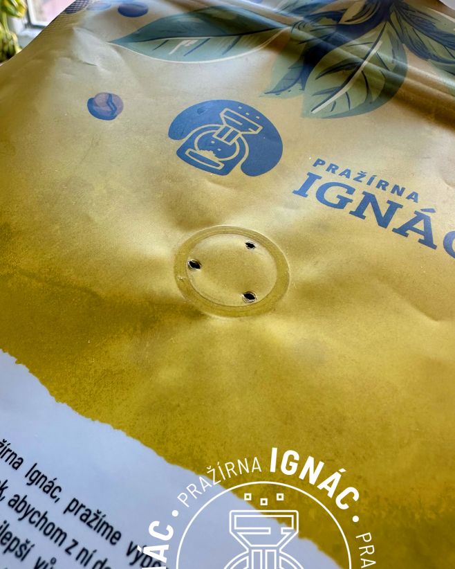 Proč jsou pytlíky s čerstvou kávou někdy nafouklé? Možná jste si všimli, že vám domů dorazí balíček čerstvé kávy a je…...